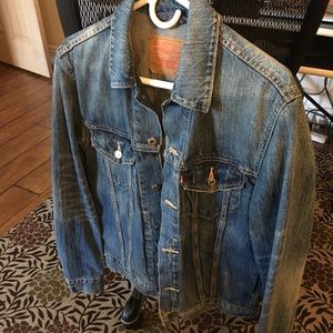 Levi’s Jean jacket (men) (size m)